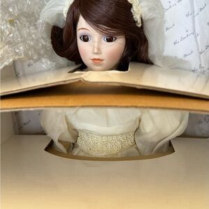 Bride porcelain Three-tiered skirt Franklin heirloom doll porcelain